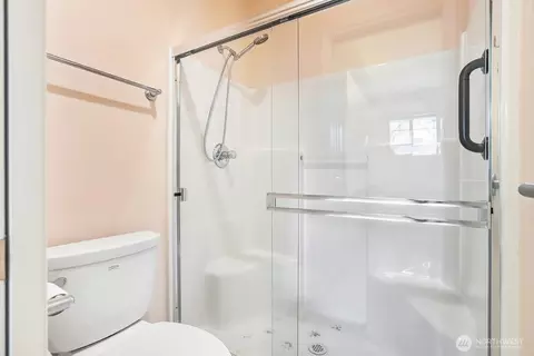 Bath - 16335 18th Ave SE, Mill Creek, WA 98012 photo 2 of 5
