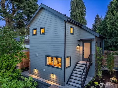 8126 12th Ave SW, Seattle, WA 98106