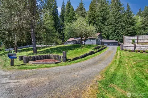 865 E Valley Rd, Skamokawa, WA 98647
