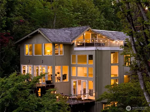 4290 Shoreclub Dr, Mercer Island, WA 98040