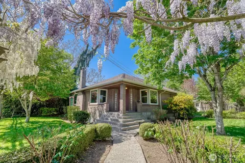 3004 SW Barton St, Seattle, WA 98126