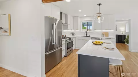 Kitchen - 812 Main St, Edmonds, WA 98020 photo 3 of 6