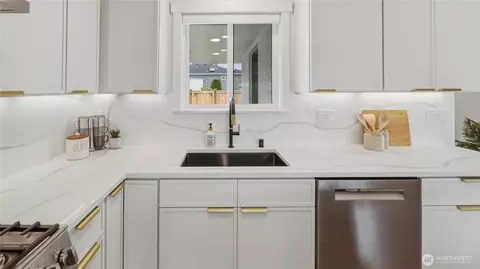 Kitchen - 812 Main St, Edmonds, WA 98020 photo 4 of 6