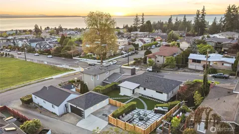 View/Area - 812 Main St, Edmonds, WA 98020 photo 1 of 5