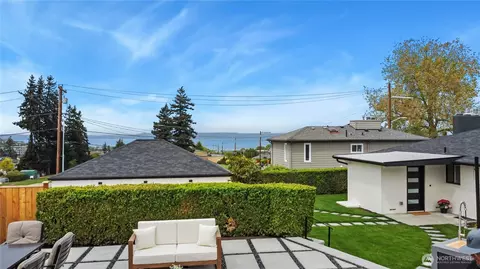 Exterior - 812 Main St, Edmonds, WA 98020 photo 3 of 8