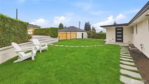Exterior - 812 Main St, Edmonds, WA 98020 photo 6 of 8