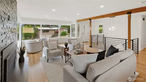 Living - 812 Main St, Edmonds, WA 98020 photo 3 of 4
