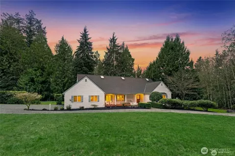 10235 Battle Point Dr NE, Bainbridge Island, WA 98110
