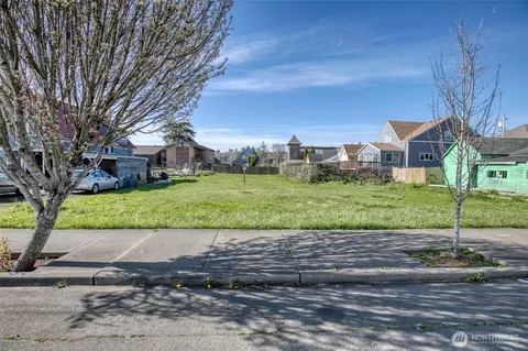 410 6th St, Hoquiam, WA 98550