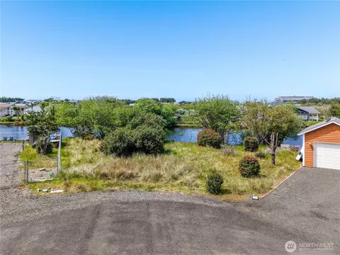 701 353rd Pl, Ocean Park, WA 98640