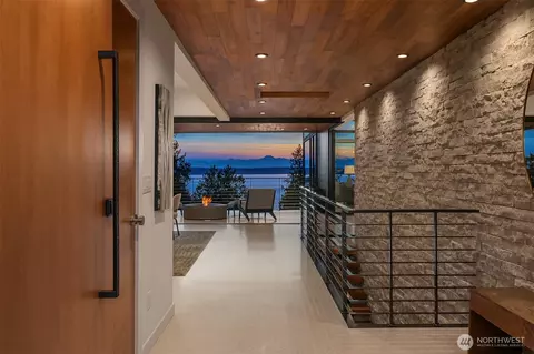 2825 Magnolia Blvd W, Seattle, WA 98199