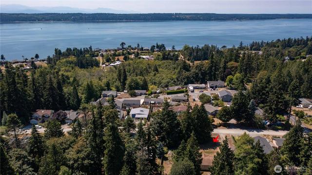 1069 Ellie Ln, Camano Island, WA 98282