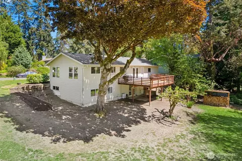 711 Eagle Cliff Rd NE, Bainbridge Island, WA 98110
