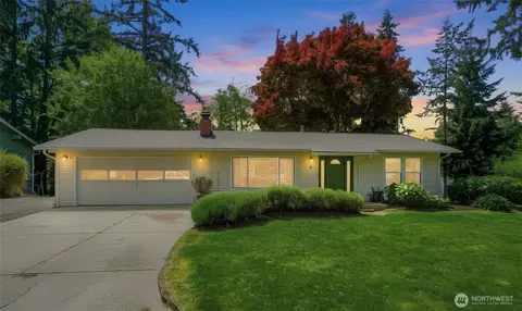 711 Eagle Cliff Rd NE, Bainbridge Island, WA 98110