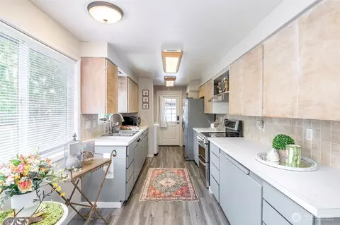 Kitchen - 1329 Porter St, Enumclaw, WA 98022 photo 1 of 3