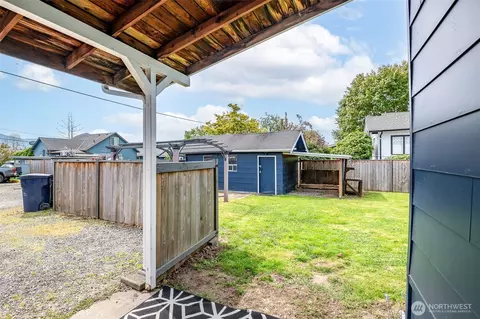 Exterior - 1329 Porter St, Enumclaw, WA 98022 photo 6 of 12