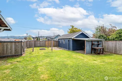Exterior - 1329 Porter St, Enumclaw, WA 98022 photo 7 of 12