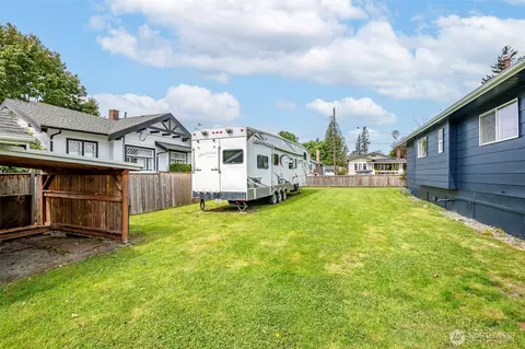 Exterior - 1329 Porter St, Enumclaw, WA 98022 photo 9 of 12