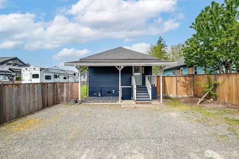Exterior - 1329 Porter St, Enumclaw, WA 98022 photo 4 of 12