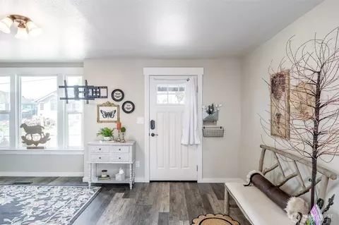 Entry Way - 1329 Porter St, Enumclaw, WA 98022 photo 1 of 1