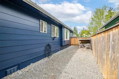 Exterior - 1329 Porter St, Enumclaw, WA 98022 photo 11 of 12