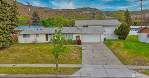 1113 River Dr, Coulee Dam, WA 99116