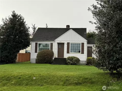 817 34th St, Anacortes, WA 98221