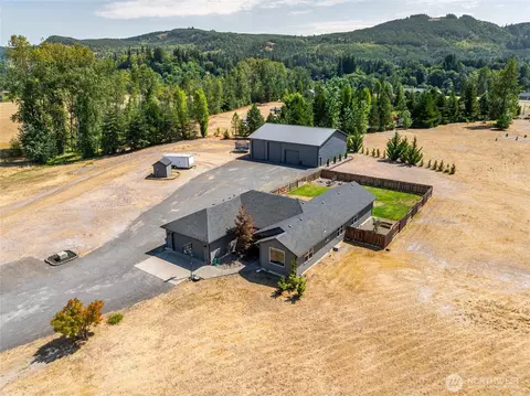 195 Bay Point Dr, Castle Rock, WA 98611