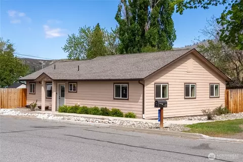 117 E 7th St, Tonasket, WA 98855