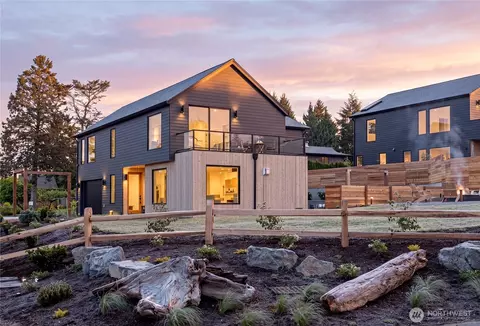 18638 2nd Ave SW, Normandy Park, WA 98166