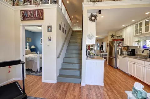 Entry Way - 319 10th St NE, Long Beach, WA 98631 photo 3 of 7