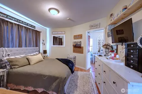 Bedroom - 319 10th St NE, Long Beach, WA 98631 photo 4 of 4