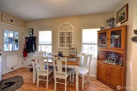 Entry Way - 319 10th St NE, Long Beach, WA 98631 photo 6 of 7