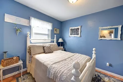 Bedroom - 319 10th St NE, Long Beach, WA 98631 photo 1 of 4