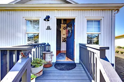 Exterior - 319 10th St NE, Long Beach, WA 98631 photo 3 of 7