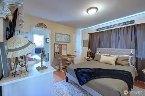 Bedroom - 319 10th St NE, Long Beach, WA 98631 photo 3 of 4