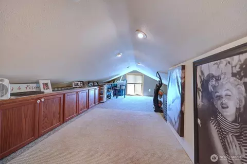Entry Way - 319 10th St NE, Long Beach, WA 98631 photo 5 of 7