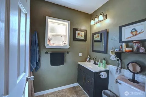 Bath - 319 10th St NE, Long Beach, WA 98631 photo 3 of 4