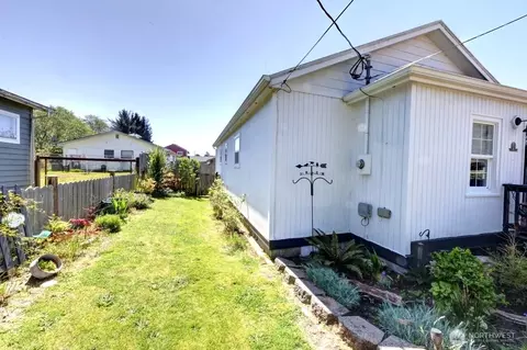 Exterior - 319 10th St NE, Long Beach, WA 98631 photo 6 of 7