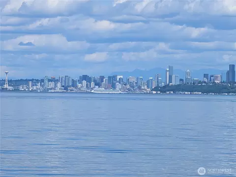 1239 Colchester Dr E, Port Orchard, WA 98366