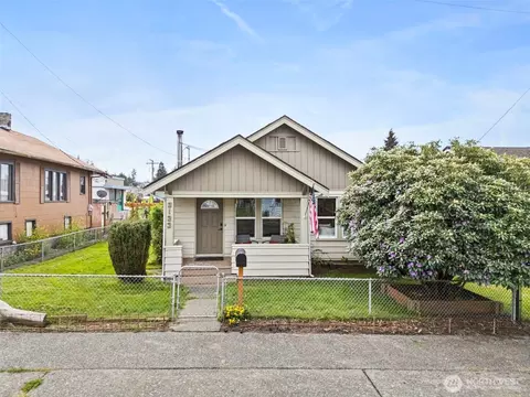 2123 7th St, Bremerton, WA 98312