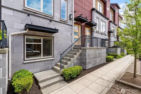 966 6th Ave NE, Issaquah, WA 98029