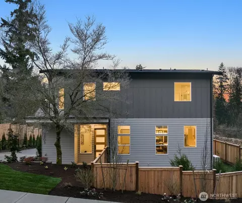 8403 NE 137th St, Kirkland, WA 98034