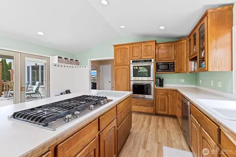 Kitchen - 9090 Van Buren Rd, Everson, WA 98247 photo 3 of 4