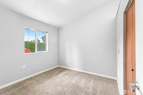 Bedroom - 9090 Van Buren Rd, Everson, WA 98247 photo 5 of 6