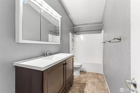Bath - 9090 Van Buren Rd, Everson, WA 98247 photo 4 of 4