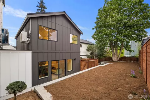 9024 Corliss Ave N #B, Seattle, WA 98103