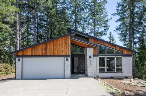 240 E Susan Ln, Union, WA 98592