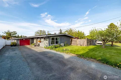 1702 36th St, Anacortes, WA 98221