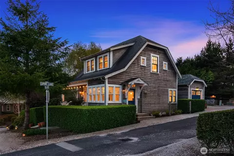 7 Lupine Ln, Pacific Beach, WA 98571